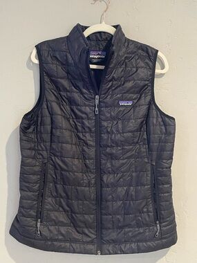 Patagonia Black Quilted Women's Insulated packable vest